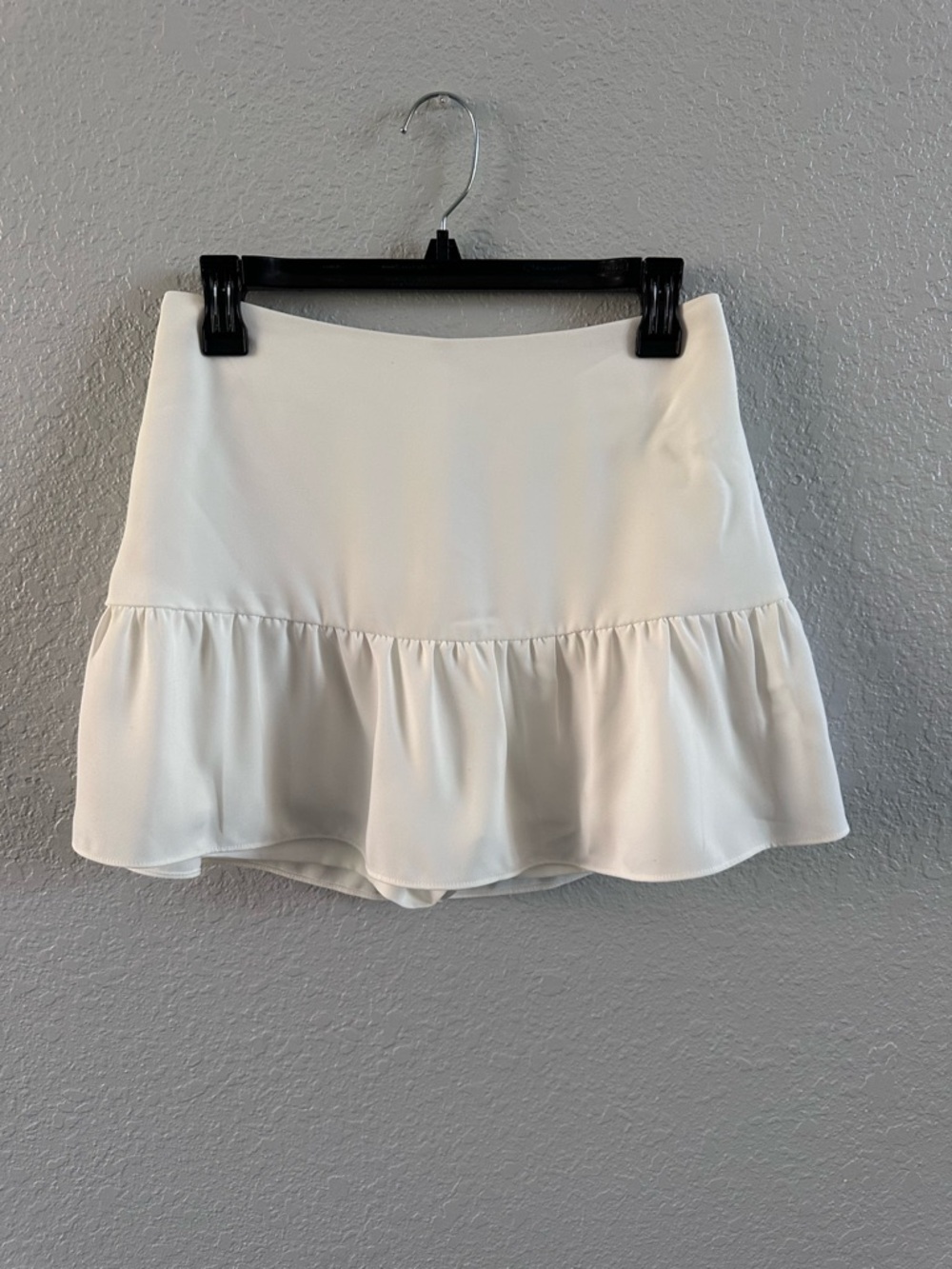 Amanda Uprichard White Ruffle Mini Skirt Size S Flowy Flare Hem Feminine
